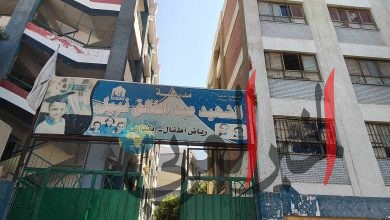 توجية اللغة الإنجليزية ينفذ قانون التعليم على طريقة مسرحية حمرى جمرى