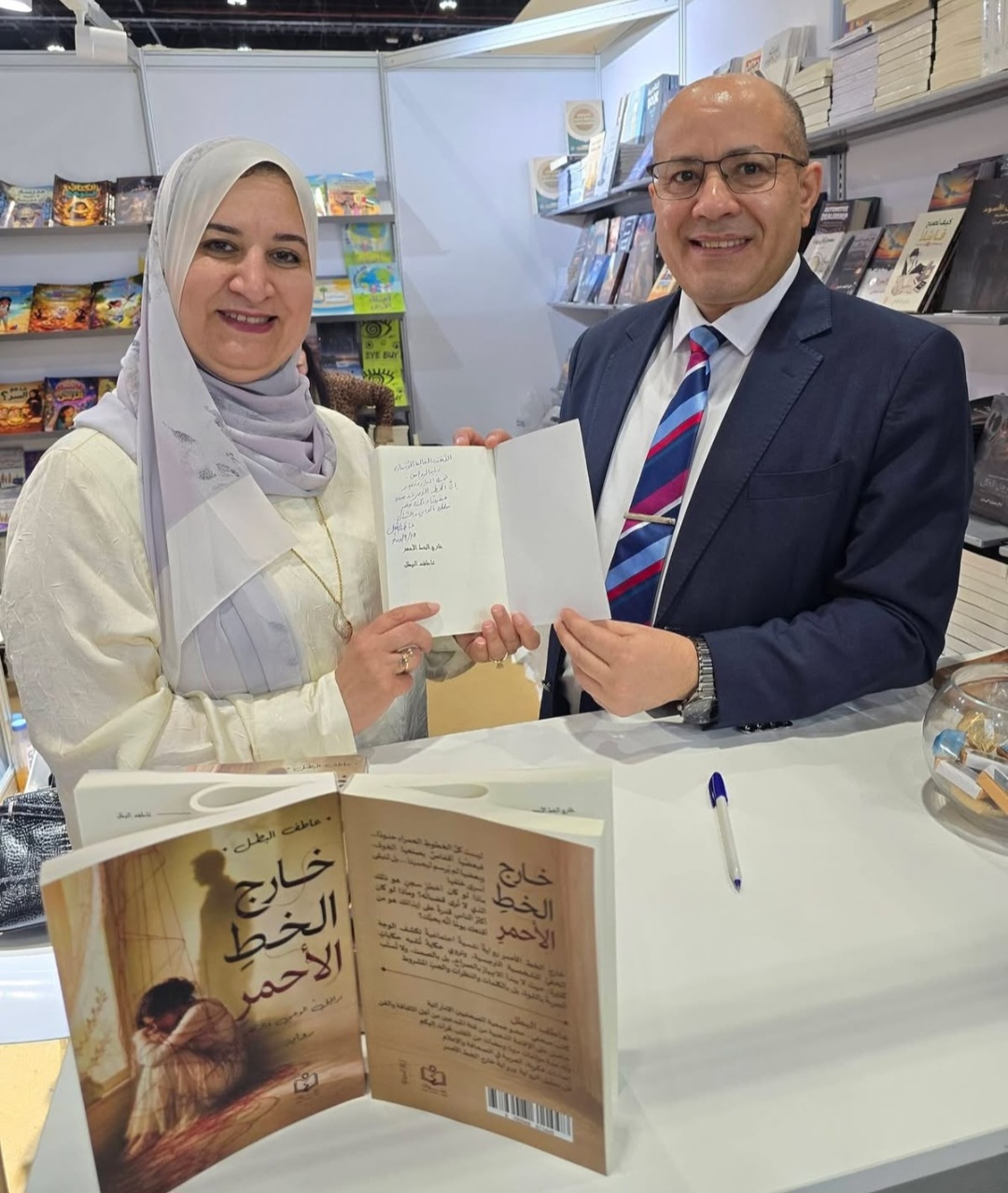 «خارج الخط الأحمر» تجمع عاطف البطل بقرّائه في معرض أبوظبي للكتاب